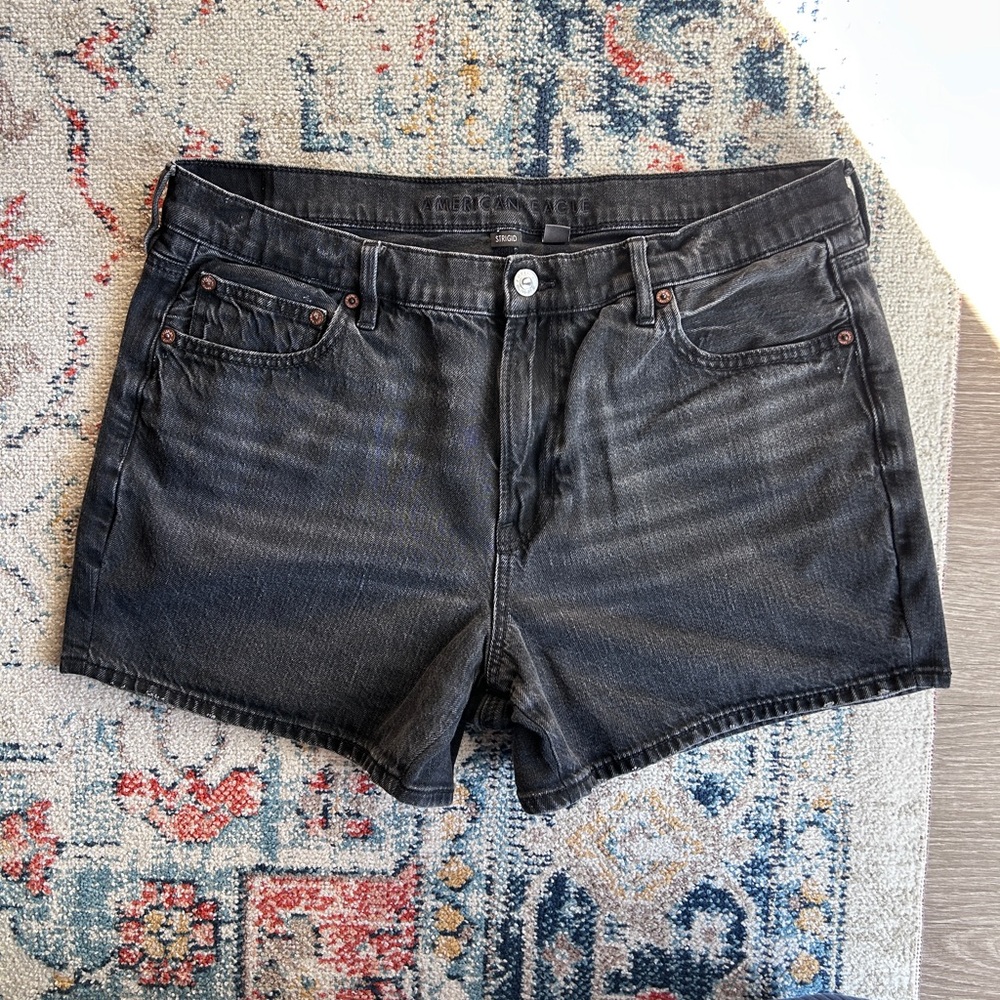 AE strigid shorts